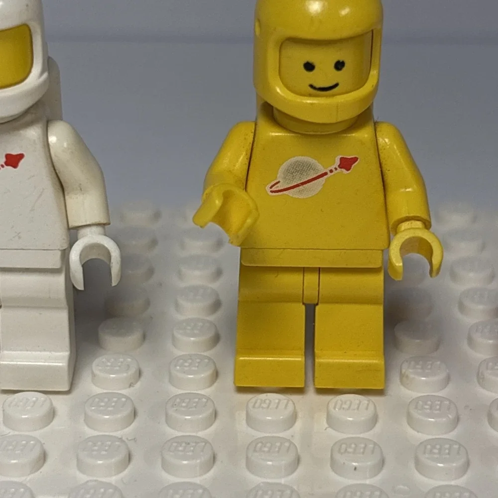 3 LEGO Vintage Very Old Space Minifigures READ DISCRIPTION
